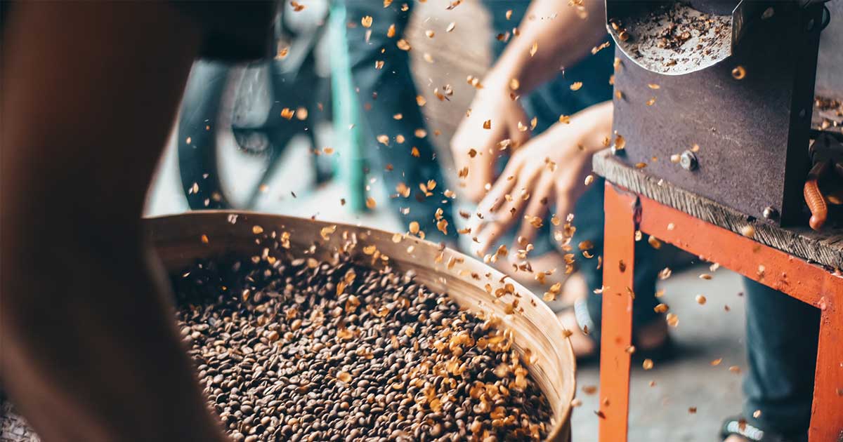 コーヒーの脱穀から出荷までの流れ